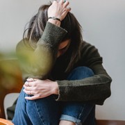 Terserang Rasa Cemas Berlebih yang Mengganggu? Kenali Tanda Panic Attack dan 5 Cara Mudah Mengatasinya!