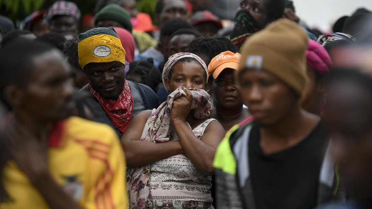 FOTO: Perih Bertahan Hidup Pasca Gempa Haiti