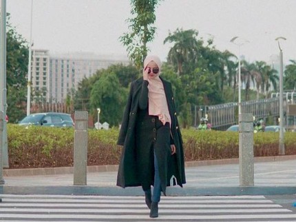 7 Potret Gaya Busana Muslim Smart Casual ala Wirda Mansur