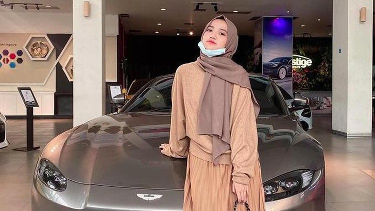 Gaya Busana Muslim Wirda Mansur Gaya Busana Muslim Wirda Mansur