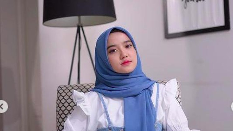 Gaya Busana Muslim Wirda Mansur Gaya Busana Muslim Wirda Mansur