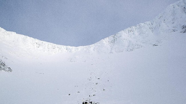 Ketinggian gunung dengan puncak gletser Kebnekaise di Swedia terus memendek akibat perubahan iklim.