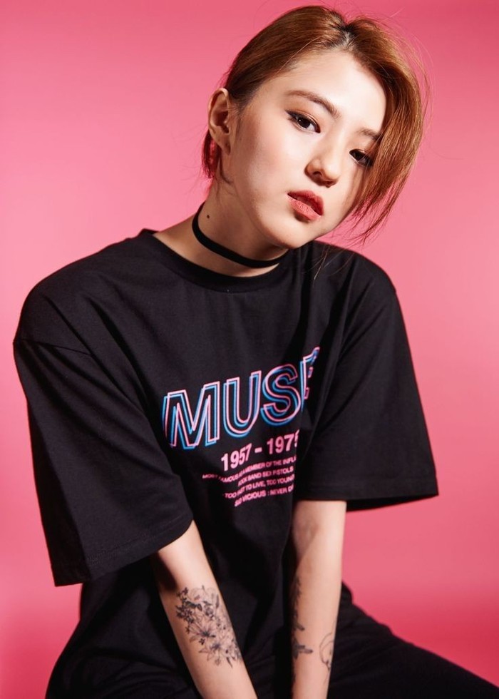 Han So Hee sendiri bukanlah artis yang berasal dari keluarga kaya. Dikutip dari koreaboo.com, ia menimba ilmu di Jurusan Seni, lalu pergi ke Seoul di usia 20 tahun dengan berbekal uang 300 ribu Won atau sekitar Rp 3,8 juta./Foto: pinterest.com