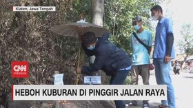 VIDEO: Heboh Kuburan di Pinggir Jalan Raya