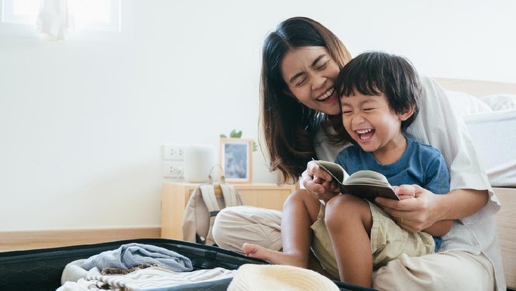 Ilustrasi ibu dan anak Ilustrasi ibu dan anak