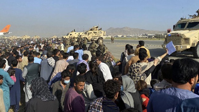 Sejumlah warga Afghanistan yang berhasil dievakuasi dari Kabul menuju Jerman menceritakan kekacauan yang disaksikannya saat masih berada di tanah airnya.
