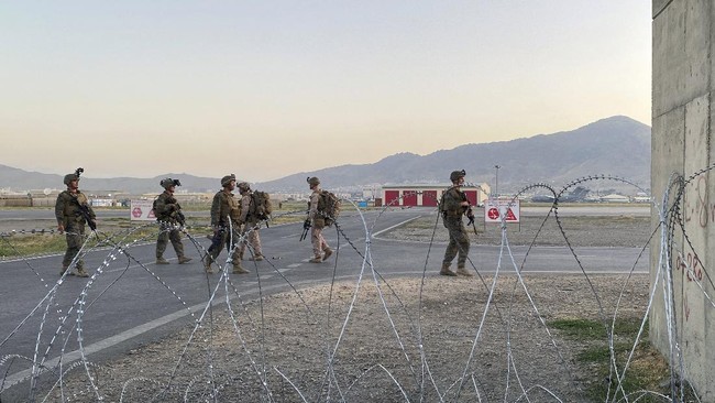 Taliban menyatakan akan segera mengambil alih kendali penuh operasional bandara Kabul, Afghanistan, setidaknya awal pekan depan.