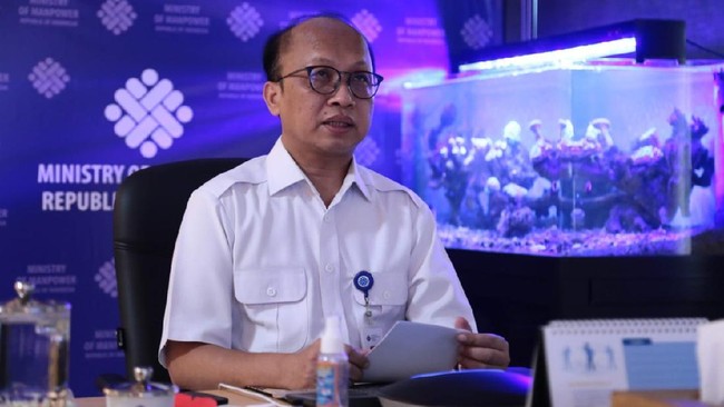 Sekjen Kemnaker, Anwar Sanusi meminta mahasiswa baru Polteknaker tetap antusias mengikuti perkuliahan meski di tengah pandemi Covid-19.