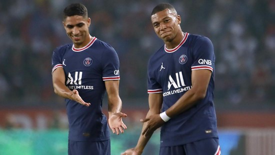 Soccer Football - Ligue 1 - Paris St Germain v RC Strasbourg - Parc des Princes, Paris, France - August 14, 2021  Paris St Germain's Kylian Mbappe celebrates scoring their second goal with Achraf Hakimi REUTERS/Sarah Meyssonnier