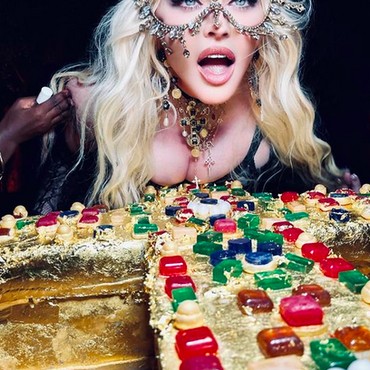 Madonna Tuai Hujatan Usai Tiru Gaya Marilyn Monroe Sebelum Meninggal