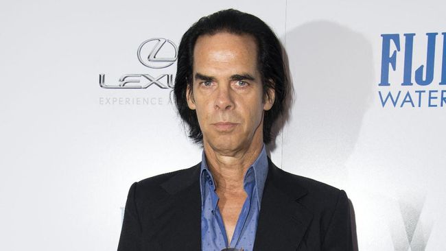 Penyanyi dan penulis lagu Nick Cave mengutarakan kesaksiannya setelah menerima vaksin Covid-19 dua dosis.