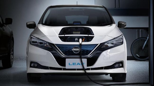 Spesifikasi Mobil Listrik Nissan Leaf di Indonesia Di Indonesia, mobil listrik Nissan Leaf bersaing dengan kompetitornya asal Korea Selatan yakni Hyundai Ioniq.