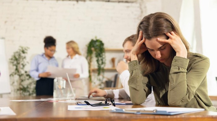 Udah Lama Kerja Kok Nggak Naik Jabatan Sih? Ssstt... 4 Hal Ini Mungkin Jadi Penyebab Kariermu Sulit Berkembang