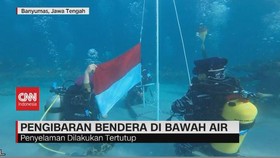 VIDEO: Pengibaran Bendera di Bawah Air