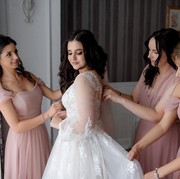 Bingung Jahit Seragam Bridesmaid? Intip 5 Rekomendasi Gaya yang Bisa Kamu Coba