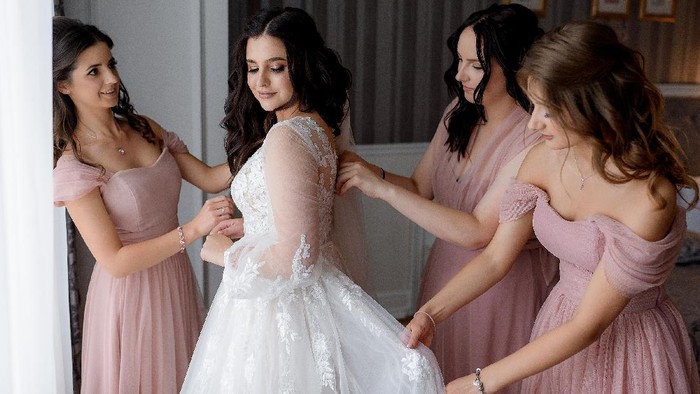 Bingung Jahit Seragam Bridesmaid? Intip 5 Rekomendasi Gaya yang Bisa Kamu Coba