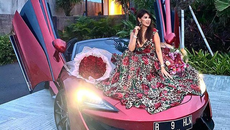 Potret Helena Lim Crazy Rich PIK yang Tengah Jadi Sorotan Nama Helena Lim yang dijuluki Crazy Rich PIK (Pantai Indah Kapuk) sedang jadi sorotan. Yuk kita intip potretnya!