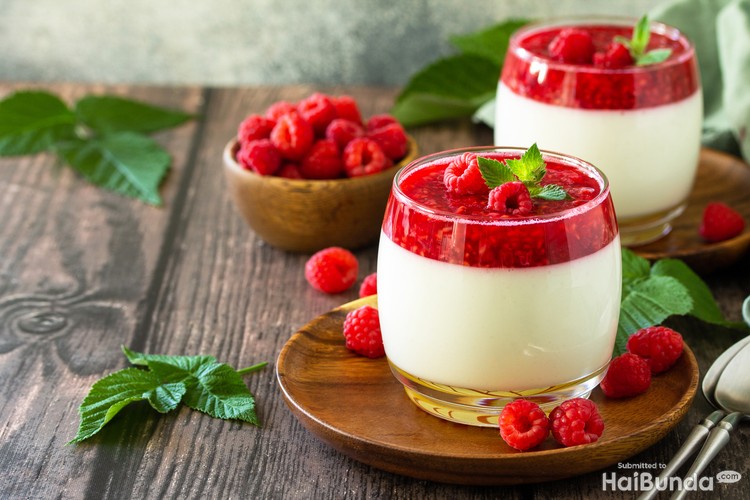 resep puding merah putih Raspberry Panna cotta with raspberry jelly, Italian dessert, homemade cuisine. Copy space.