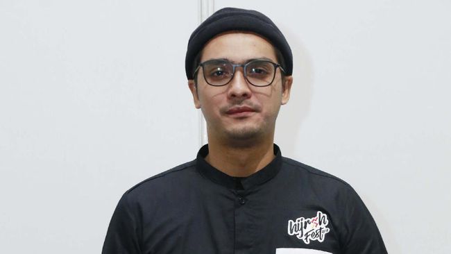 Sebelum menjabat sebagai Komisaris HKMU, artis Ricky Harun dikenal sebagai salah satu aktor berbakat di Indonesia.
