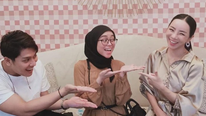 Pengusaha Berlian Ini Bilang Tak Suka dengan Lesti Kejora, Apa Alasannya Ya? Pengusaha Berlian Ini Bilang Tak Suka dengan Lesti Kejora, Apa Alasannya Ya?