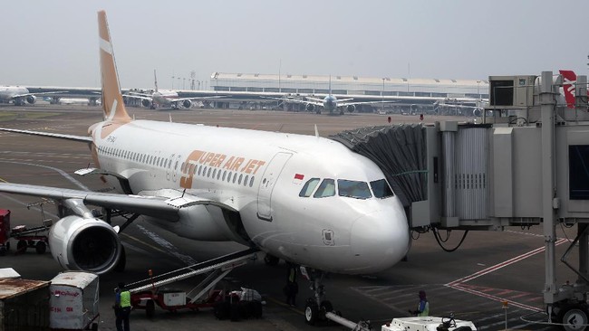 Kemenhub akan menegur Super Air Jet buntut kasus viral mati AC yang terjadi pada pesawat rute Bali-Jakarta beberapa waktu lalu.