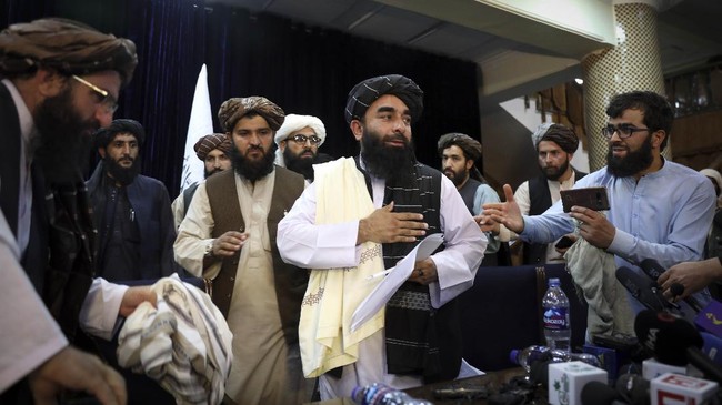 Keempat besar etnis di Afghanistan antara lain Pashtun, Tajik, Hazara, dan Uzbek. Salah satu etnis dominan ada di Taliban.