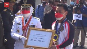 VIDEO: Eko Yuli Dianugerahi Lencana Jer Basuki Mawa Beya Emas