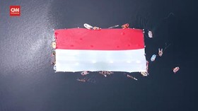 VIDEO: Momen Pengibaran Bendera Raksasa Meriahkan HUT RI