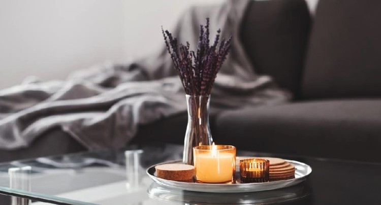 WARNA DEKOR KAMAR TIDUR MINIMALIS SESUAI FENG SHUI: KUNING HINGGA HITAM Bagaimana dengan pilihan warna terbaik untuk kamar tidur minimalis berdasarkan feng shui? Berikut deretan warna terbaik untuk menghiasi kamar rumah minimalis.
