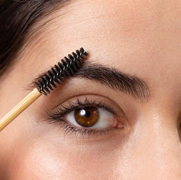 img-title Alis Cantik Tebal Bukan Impian, Inilah 4 Bahan Alami yang Dipercaya Dapat Menebalkan Alis