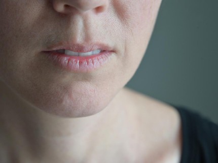 4 Penyebab Bibir Kering dan Pecah-pecah saat Hamil, Salah Satunya Morning Sickness