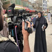 Berani dan Tampak Tenang, Kenalan dengan Jurnalis Perempuan yang Meliput di Jalanan Afghanistan, Clarissa Ward