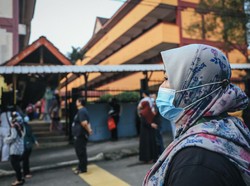 COVID-19 Ngegas Lagi, Malaysia Kembali Anjurkan Pakai Masker di Masjid