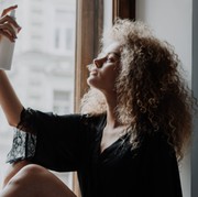 4 Rekomendasi Sunscreen Mist Lokal Mulai dari Rp80 ribuan, Praktis buat Reapply Sunscreen Kapanpun!