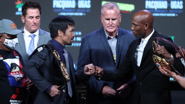 Manny Pacquiao akan menghadapi Yordenis Ugas pada perebutan gelar juara dunia tinju WBA (Super) kelas welter. Berikut prediksi Pacquiao vs Ugas.