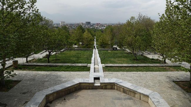 Sejenak Menghela Napas dari Perang Afghanistan di Taman Babur - Vimarsana News