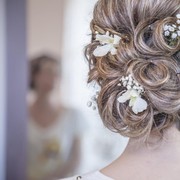 Ide Gaya Rambut yang Mudah tapi Tetap Memukau untuk Pesta Pernikahan! Calon Pengantin Wajib Tahu