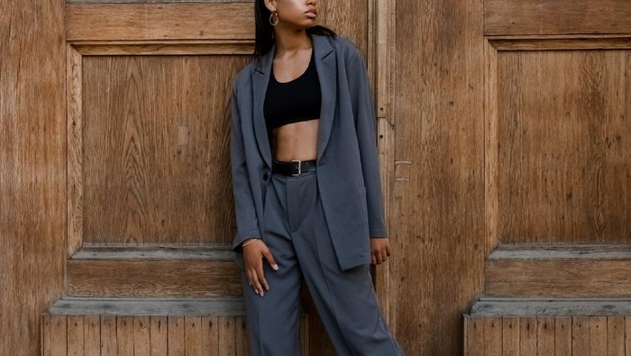 4 Fashion Items yang Nggak Pernah ketinggalan Zaman dan Siap Buat Tampilanmu Makin Stylish! Sudah Punya?