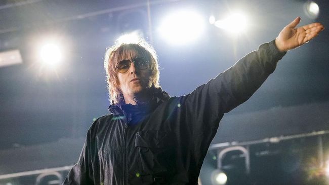 Liam Gallagher mengaku menjadi musisi solo begitu membosankan. Ia menyebut pengalaman menjadi anak band jauh lebih menarik.