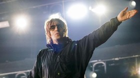 Viral Liam Gallagher Foto dengan Fan di Bali