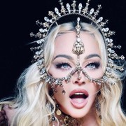 Rayakan Ulang Tahun Ke-63, Madonna Kenakan Kreasi Desainer Indonesia Rinaldy Yunardi