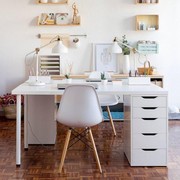 Masih WFH? Ketahui 5 Warna dan Bahan Meja Kerja Menurut Fengshui yang Baik Untuk Kariermu