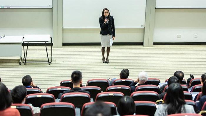 4 Cara Taklukan Hati Dosen Killer di Kampus, Bonus Bisa Diingat Terus Meski Sudah Lulus!