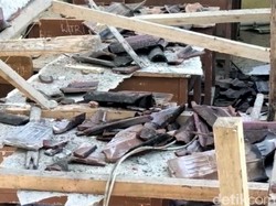 Dear Mas Nadiem, Bangunan Kelas SDN 2 Cangkoak Cirebon Ambruk Ini