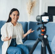 Pemerintah China Bikin Aturan Baru Bagi Influencer: Dilarang Bicara Topik Serius Sembarangan hingga Pamer Kemewahan
