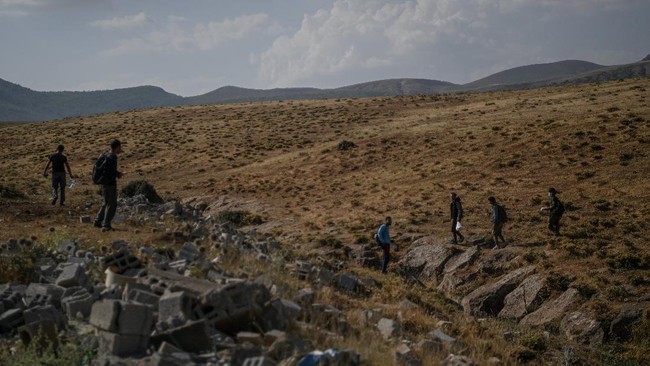 Afghanistan memiliki cadangan mineral berupa besi, tembaga, dan emas senilai US$1 triliun.
