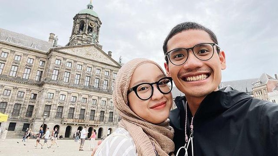 Seorang YouTuber bernama Gita Savitri viral karena tak ingin memiliki anak dengan sang suami. Yuk intip potret kehidupan mereka!