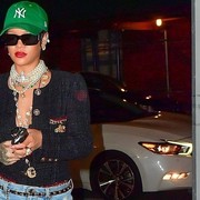 Belanja ke Supermarket, Rihanna Pakai Chanel dan Gucci! Segini Harga Bajunya