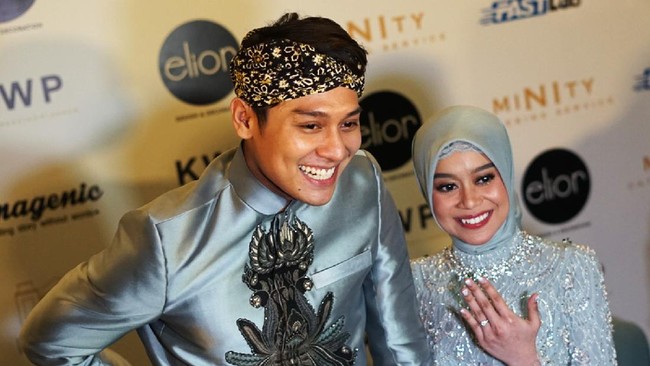 Polisi Sebut Lesti Kejora Alami KDRT Usai Pergoki Rizky Berselingkuh Polisi menyebut bahwa aksi kekerasan dalam rumah tangga (KDRT) yang dilakukan oleh Rizky Billar kepada Lesti Kejora bermula dari dugaan perselingkuhan.