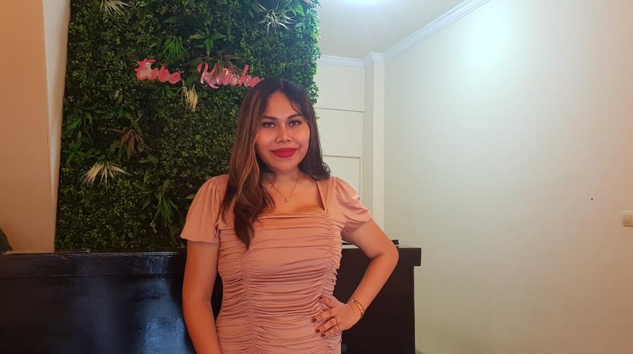 Stasya Bwarlele Stasya Bwarlele buka bisnis di tengah pandemi COVID-19